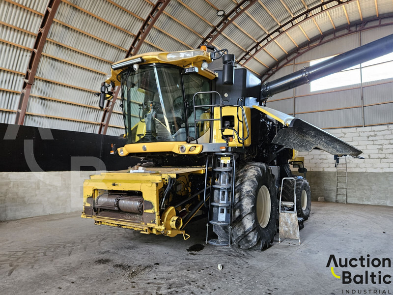 New Holland CR 9080 - Ceifeira debulhadora: foto 1 New Holland CR 9080 - Ceifeira debulhadora: foto 1