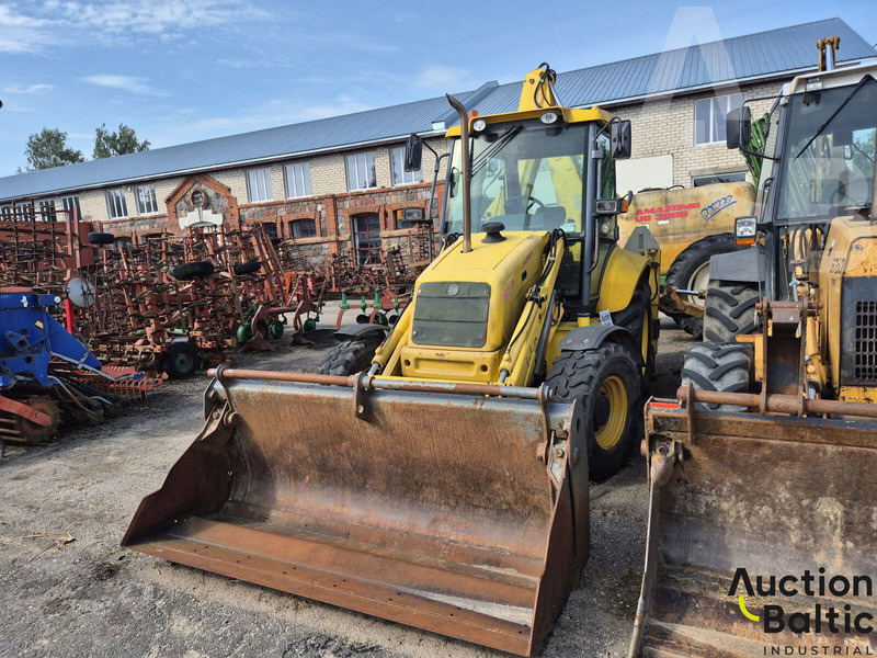 New Holland LB 110-4 PT - Escavadeira de rodas: foto 2 New Holland LB 110-4 PT - Escavadeira de rodas: foto 2