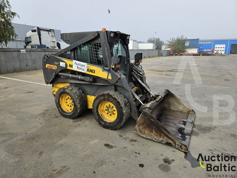 New Holland LS 160 - Mini pá carregadora: foto 1 New Holland LS 160 - Mini pá carregadora: foto 1