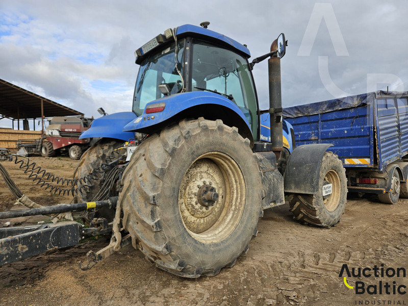 New Holland T 8040 - Trator: foto 4 New Holland T 8040 - Trator: foto 4