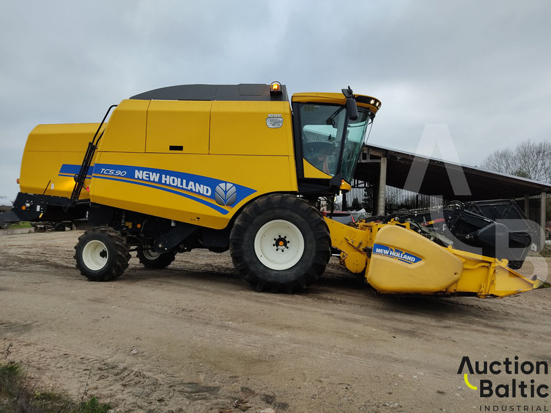 New Holland TC 5.90 - Ceifeira debulhadora: foto 3 New Holland TC 5.90 - Ceifeira debulhadora: foto 3