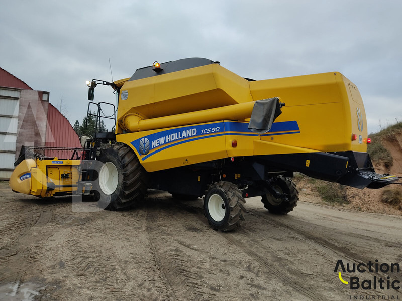 New Holland TC 5.90 - Ceifeira debulhadora: foto 5 New Holland TC 5.90 - Ceifeira debulhadora: foto 5