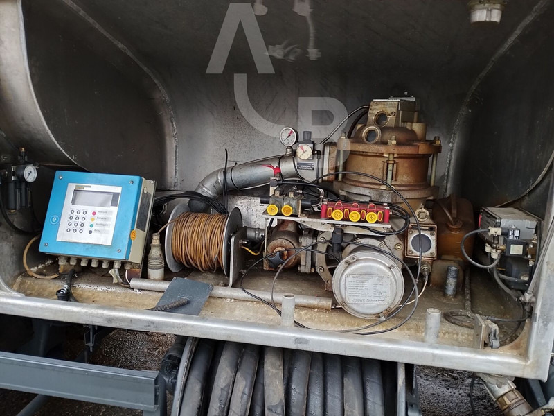 Caminhão tanque para transporte de combustível Scania B4X2 ATL: foto 13