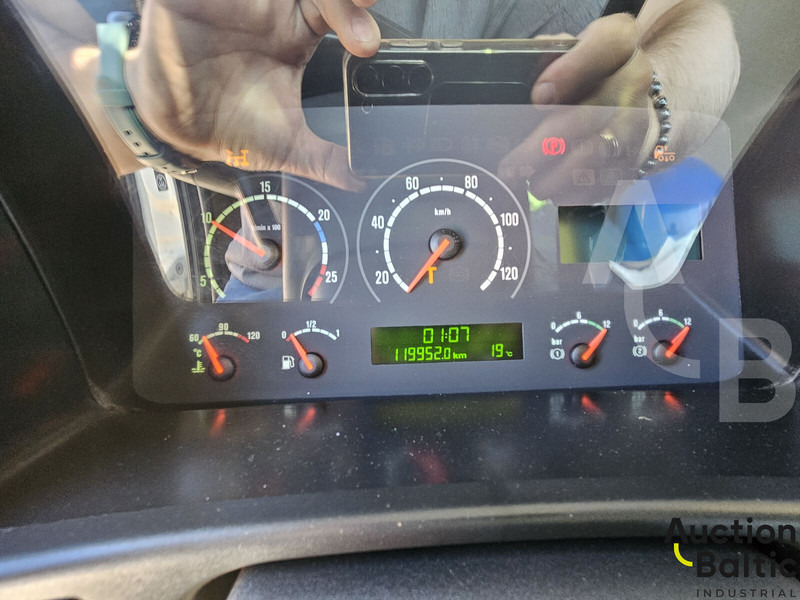 Caminhão com plataforma aérea Scania P 310: foto 12