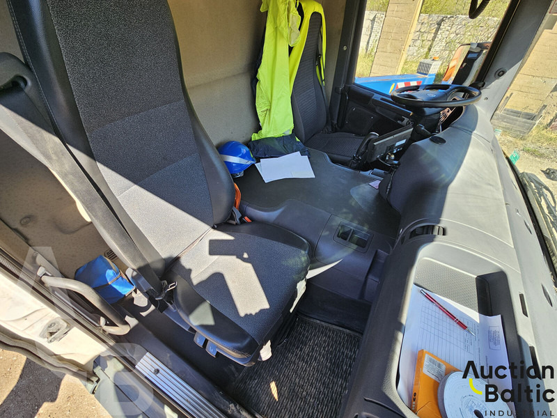 Caminhão com plataforma aérea Scania P 310: foto 14