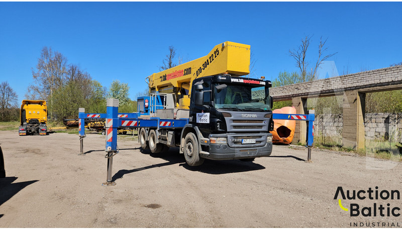 Caminhão com plataforma aérea Scania P 310: foto 6