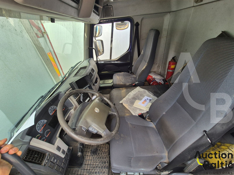 Volvo FL240 - Camião furgão: foto 5 Volvo FL240 - Camião furgão: foto 5