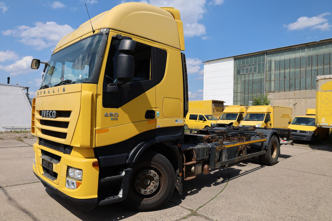 Iveco STRALIS/Magirus/L042/1. Hand - Camião transportador de contêineres/ Caixa móvel: foto 2 Iveco STRALIS/Magirus/L042/1. Hand - Camião transportador de contêineres/ Caixa móvel: foto 2