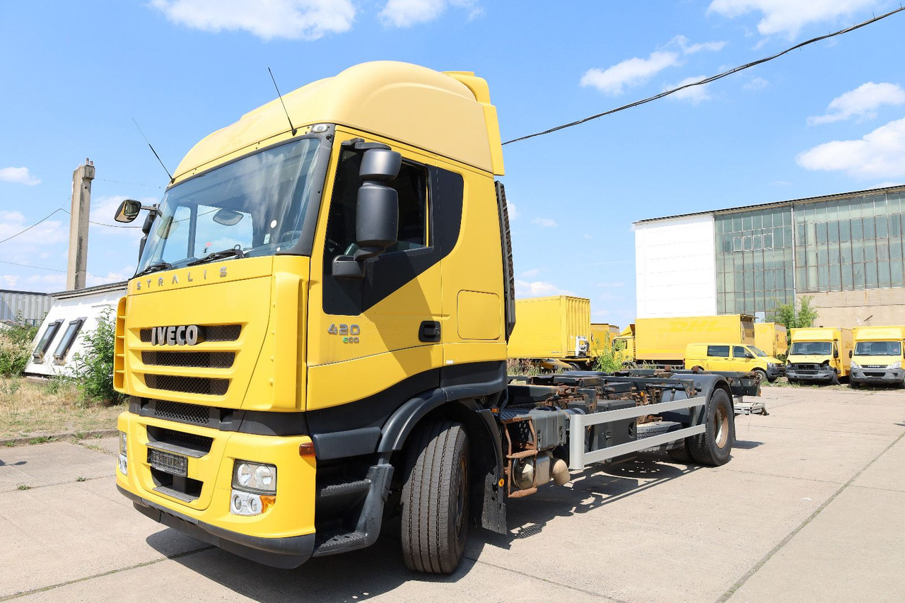 Iveco STRALIS/Magirus/L042/1. Hand - Camião transportador de contêineres/ Caixa móvel: foto 2 Iveco STRALIS/Magirus/L042/1. Hand - Camião transportador de contêineres/ Caixa móvel: foto 2