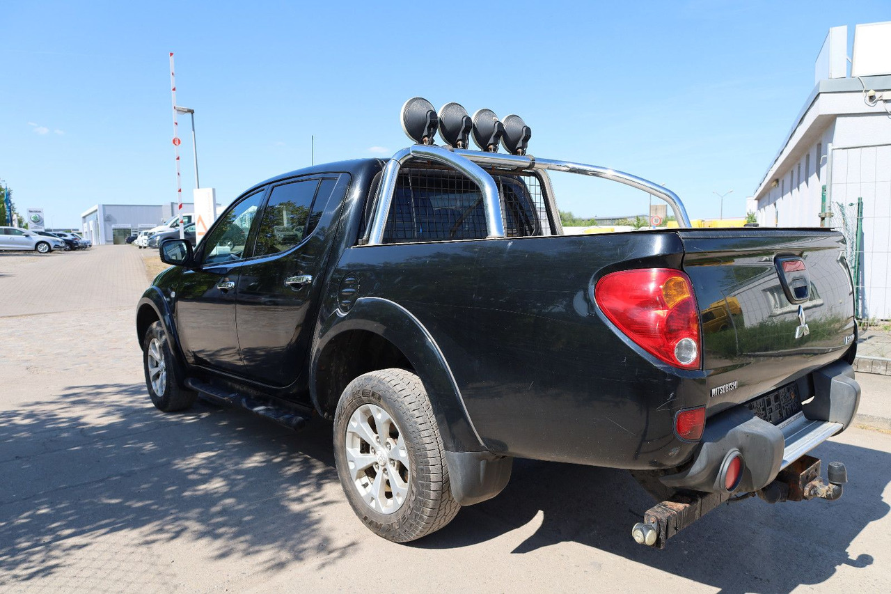 Mitsubishi L200 Invite 2.5 DI - SUV: foto 4 Mitsubishi L200 Invite 2.5 DI - SUV: foto 4