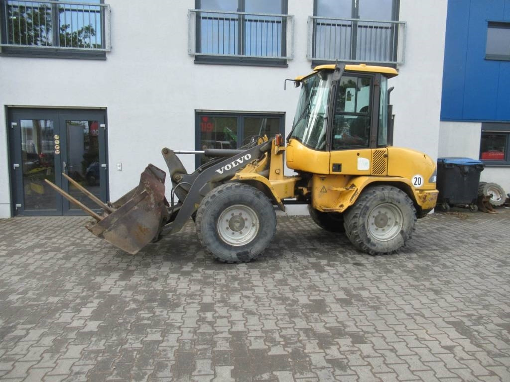 Volvo L 30 B - Pá carregadora de rodas: foto 1 Volvo L 30 B - Pá carregadora de rodas: foto 1