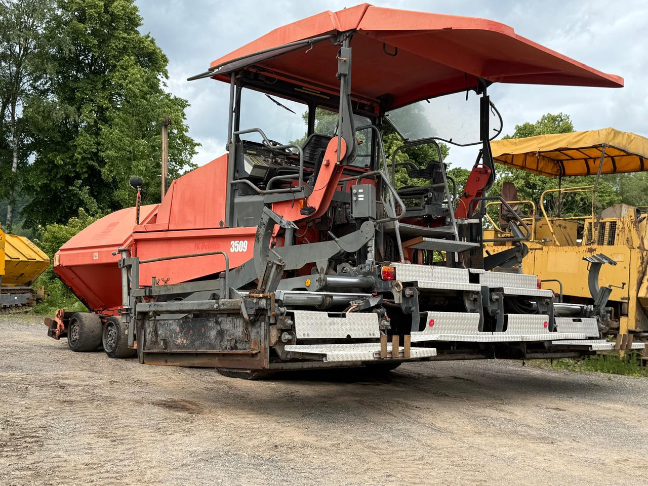 Demag-Dynapac DF135P powerfull 4-axle-paver - Acabadora: foto 1 Demag-Dynapac DF135P powerfull 4-axle-paver - Acabadora: foto 1