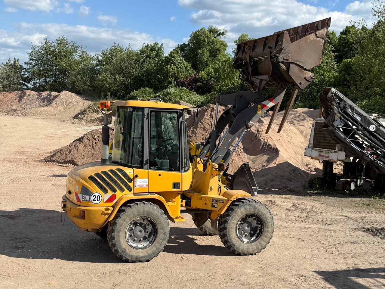 Volvo L 30 B-Z/K incl. 3-1shovel and fork - Pá carregadora de rodas: foto 1 Volvo L 30 B-Z/K incl. 3-1shovel and fork - Pá carregadora de rodas: foto 1
