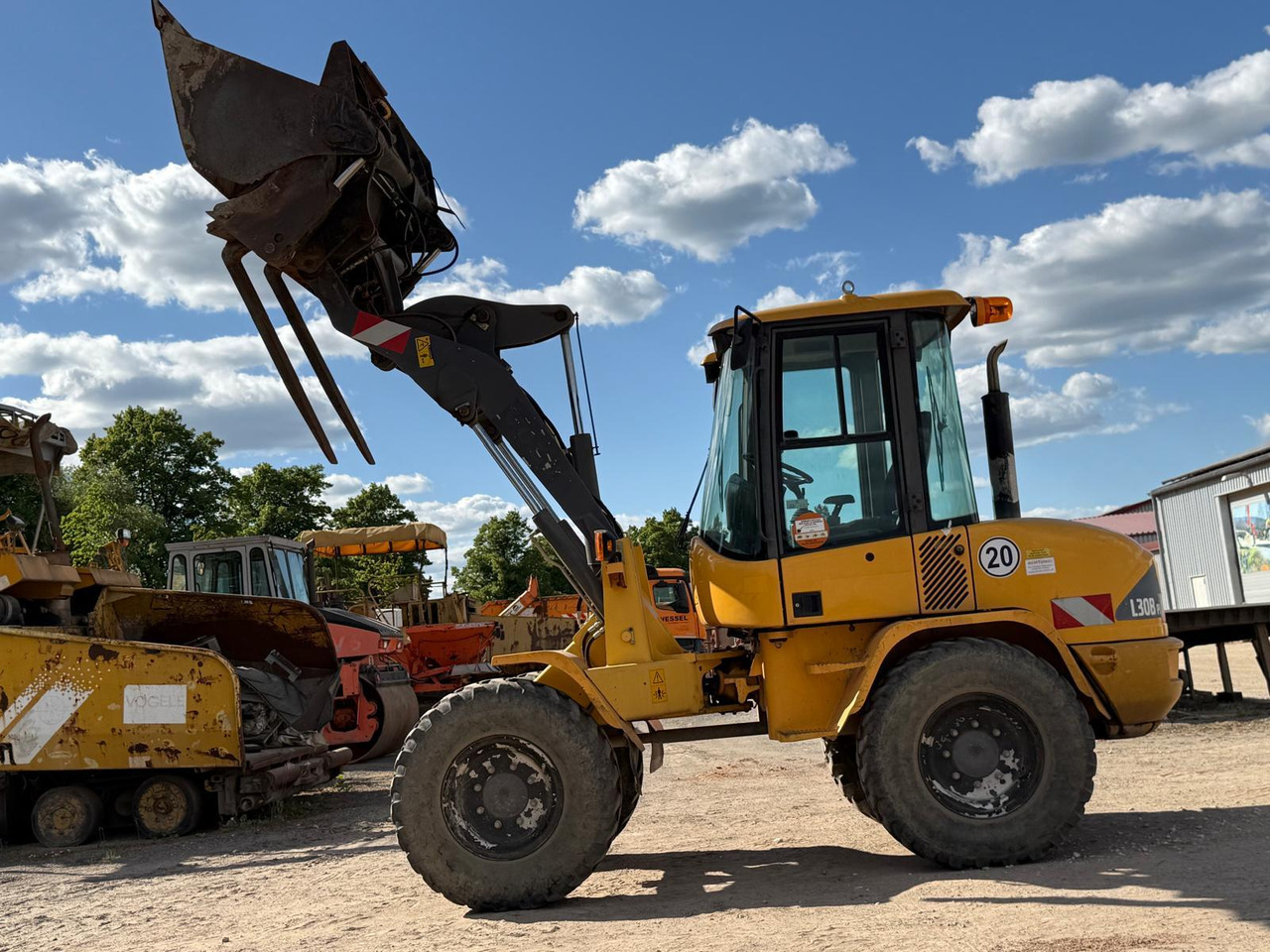 Volvo L 30 B-Z/K incl. 3-1shovel and fork - Pá carregadora de rodas: foto 4 Volvo L 30 B-Z/K incl. 3-1shovel and fork - Pá carregadora de rodas: foto 4