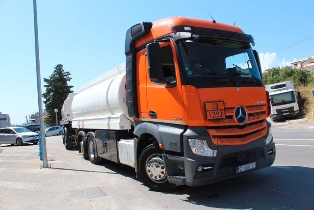 Mercedes-Benz Actros 2548 6x2/4 - Caminhão tanque: foto 2 Mercedes-Benz Actros 2548 6x2/4 - Caminhão tanque: foto 2