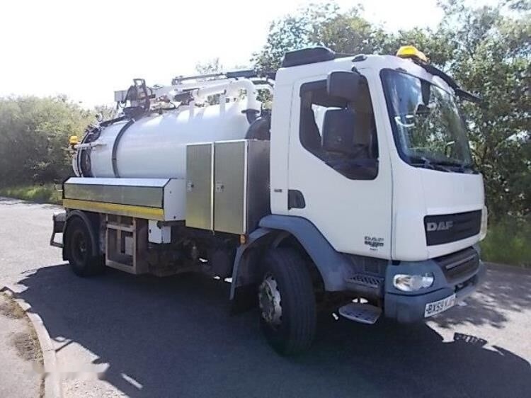 DAF LF55.250 combi tanker - Caminhão limpa fossa: foto 3 DAF LF55.250 combi tanker - Caminhão limpa fossa: foto 3