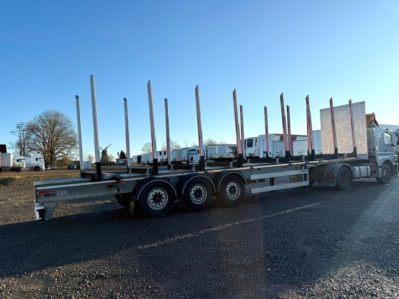 Benalu Timberliner Holzauflieger mit Schemel und Rungen - Semi-reboque transporte de madeira: foto 5 Benalu Timberliner Holzauflieger mit Schemel und Rungen - Semi-reboque transporte de madeira: foto 5