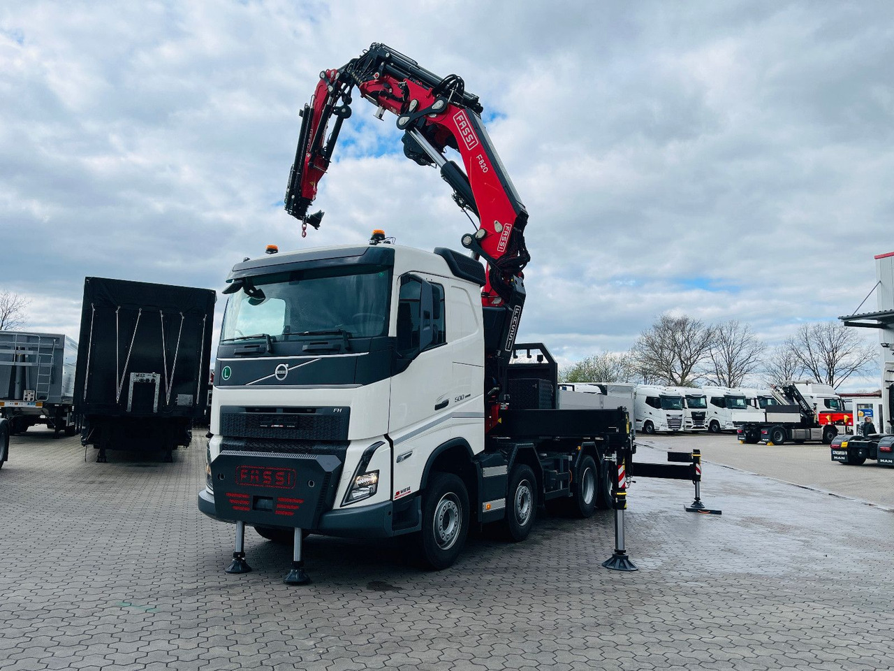 Volvo FH 500 8x4 Kran F820 RA2.27 Jib & Winde Sofort - Camião, Camião grua: foto 1 Volvo FH 500 8x4 Kran F820 RA2.27 Jib & Winde Sofort - Camião, Camião grua: foto 1