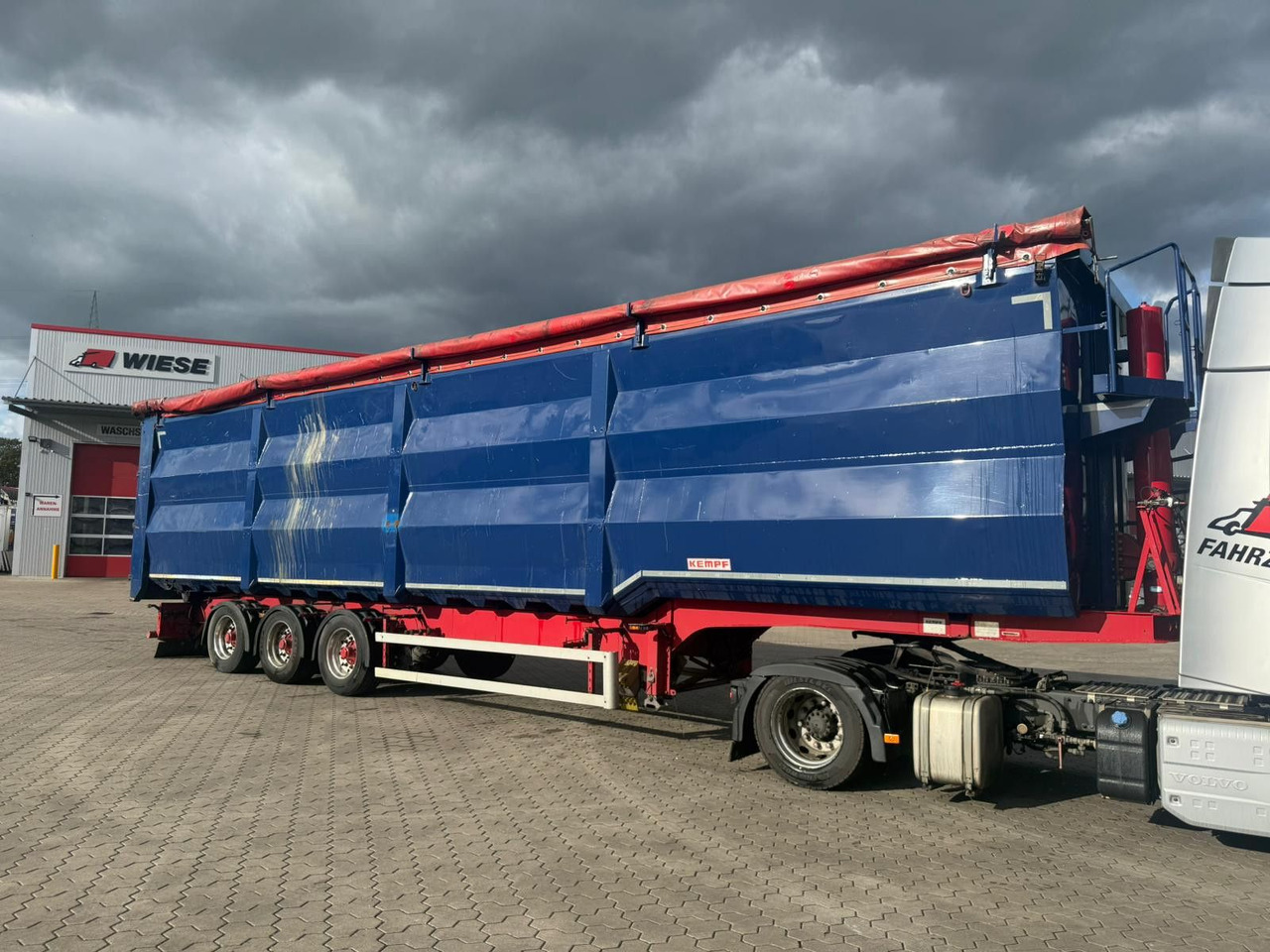 Kempf SKM 35/3 Großraummulde für Schrott 85m³ - Semi-reboque basculante: foto 1 Kempf SKM 35/3 Großraummulde für Schrott 85m³ - Semi-reboque basculante: foto 1