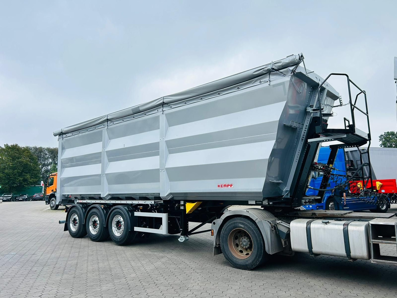 Kempf SKM 36/3 SHL-Light 3-Achs Stahl Kipper 51m³ - Semi-reboque basculante: foto 2 Kempf SKM 36/3 SHL-Light 3-Achs Stahl Kipper 51m³ - Semi-reboque basculante: foto 2