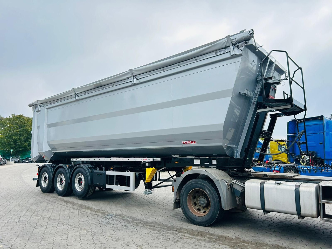 Kempf SKM 36/3 SR-Membran Stahl Halbrundmulde 50m³ - Semi-reboque basculante: foto 3 Kempf SKM 36/3 SR-Membran Stahl Halbrundmulde 50m³ - Semi-reboque basculante: foto 3