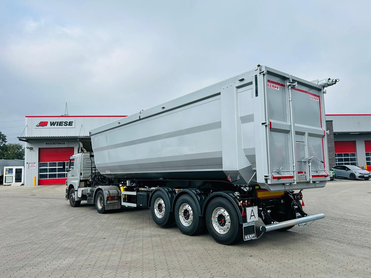 Kempf SKM 36/3 SR-Membran Stahl Halbrundmulde 50m³ - Semi-reboque basculante: foto 1 Kempf SKM 36/3 SR-Membran Stahl Halbrundmulde 50m³ - Semi-reboque basculante: foto 1