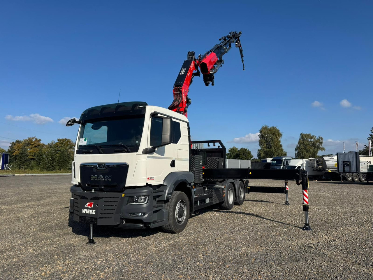 MAN 26.470 6x4-4 Hydrodrive Fassi Kran F545 Jib - Camião de caixa aberta/ Plataforma, Camião grua: foto 1 MAN 26.470 6x4-4 Hydrodrive Fassi Kran F545 Jib - Camião de caixa aberta/ Plataforma, Camião grua: foto 1