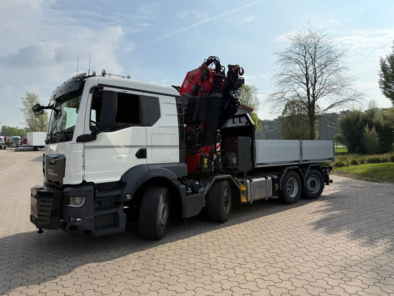 MAN 35.520 8x4 Kran Fassi F800, OHNE ABSTÜTZÜBERWACH - Camião de caixa aberta/ Plataforma, Camião grua: foto 2 MAN 35.520 8x4 Kran Fassi F800, OHNE ABSTÜTZÜBERWACH - Camião de caixa aberta/ Plataforma, Camião grua: foto 2