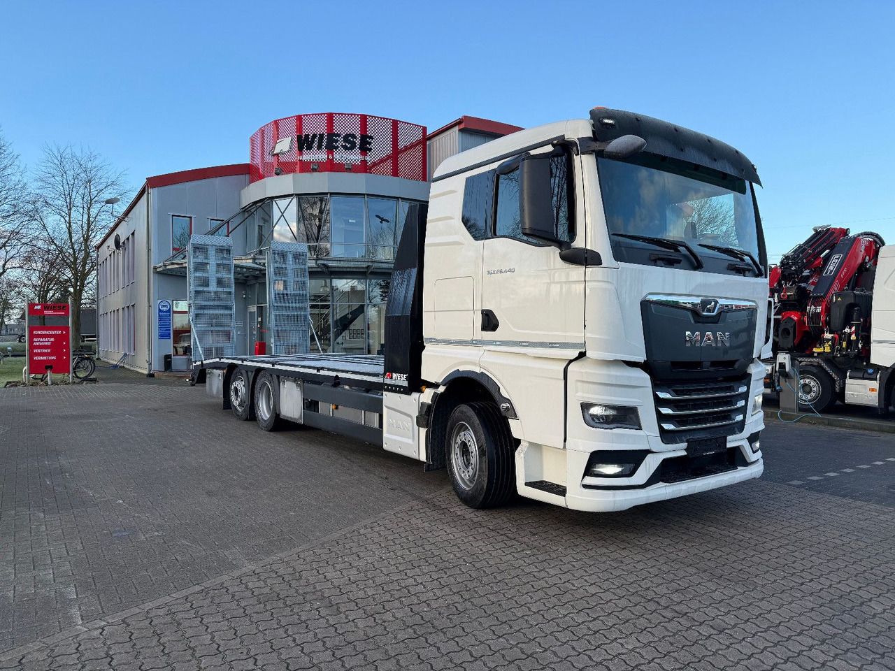 MAN Baumaschinen-  Arbeitsbühnentransporter Rampen - Camião transporte de veículos: foto 2 MAN Baumaschinen-  Arbeitsbühnentransporter Rampen - Camião transporte de veículos: foto 2
