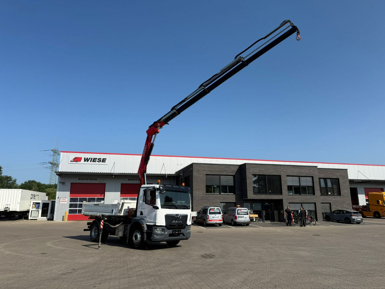 MAN TGM 18.320 4x2 BB mit Kran Fassi F135 Kipper - Camião basculante, Camião grua: foto 2 MAN TGM 18.320 4x2 BB mit Kran Fassi F135 Kipper - Camião basculante, Camião grua: foto 2