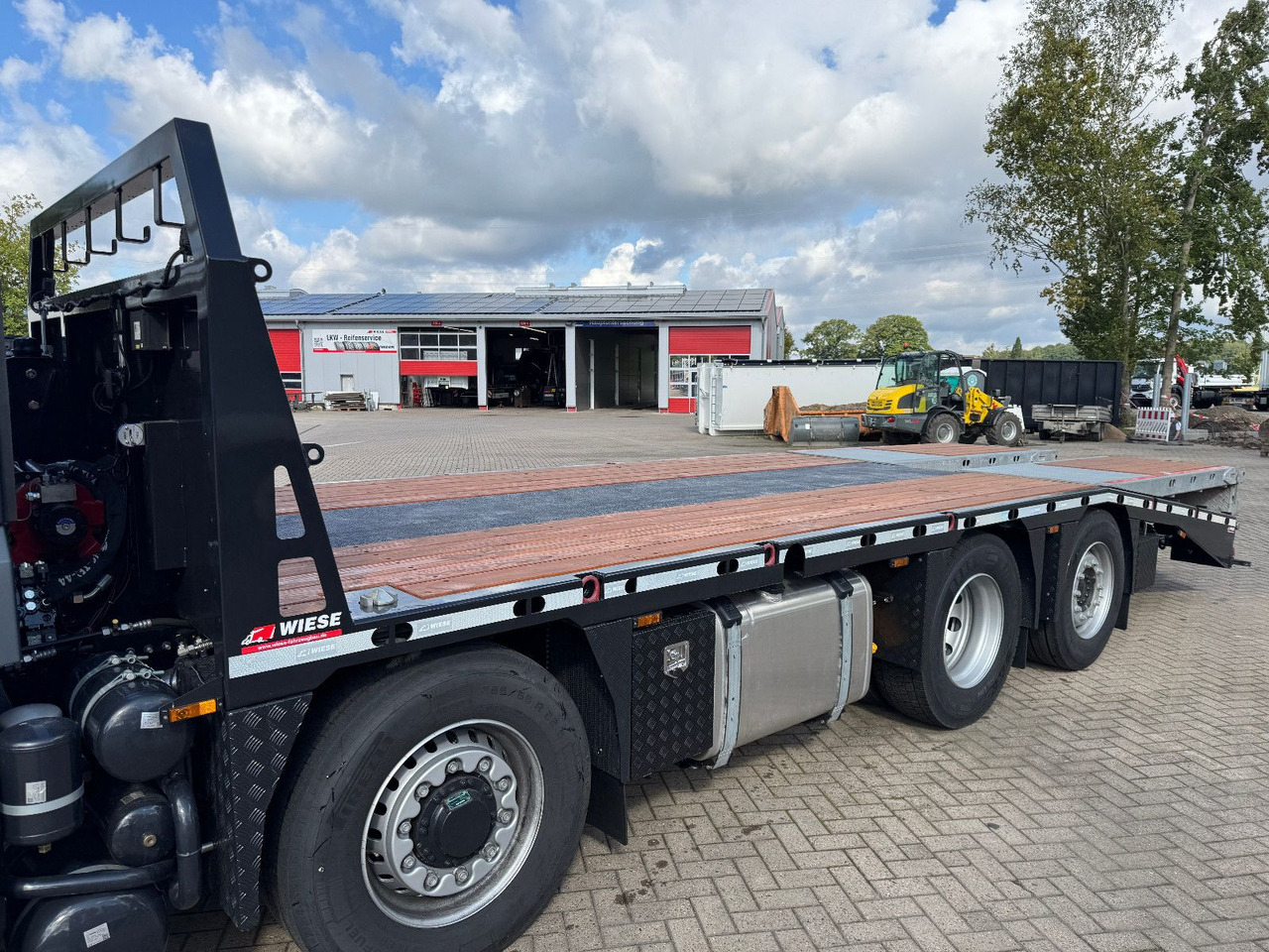 MAN TGS 35.520 8x2H Baumaschinentransporter - Caminhão reboque: foto 2 MAN TGS 35.520 8x2H Baumaschinentransporter - Caminhão reboque: foto 2