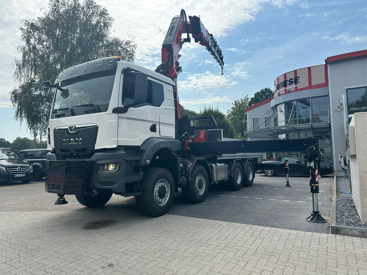 MAN TGS 41.520 8x8 mit Fassi Ladekran F710RA.2.26 - Camião de caixa aberta/ Plataforma: foto 2 MAN TGS 41.520 8x8 mit Fassi Ladekran F710RA.2.26 - Camião de caixa aberta/ Plataforma: foto 2