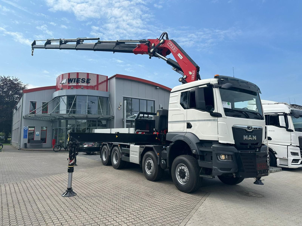 MAN TGS 41.520 8x8 mit Fassi Ladekran F710RA.2.26 - Camião de caixa aberta/ Plataforma: foto 1 MAN TGS 41.520 8x8 mit Fassi Ladekran F710RA.2.26 - Camião de caixa aberta/ Plataforma: foto 1