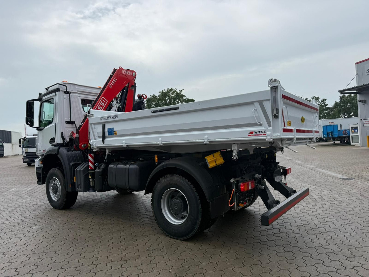 Mercedes-Benz Arocs 1835 4x2 Meiller Fassi F135 Kran Kipper - Camião grua: foto 4 Mercedes-Benz Arocs 1835 4x2 Meiller Fassi F135 Kran Kipper - Camião grua: foto 4