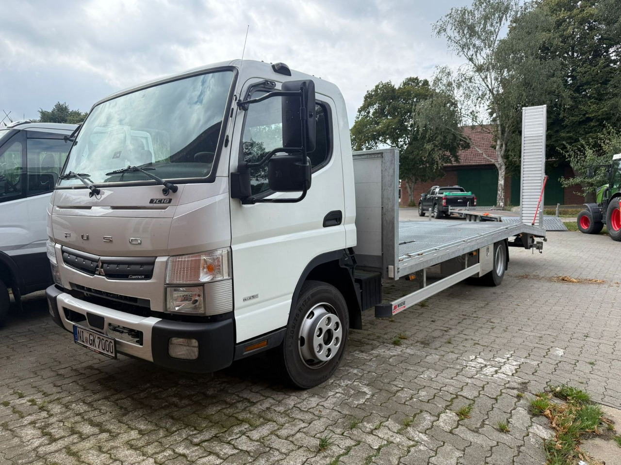 Mitsubishi Fuso Canter 7C18 Arbeitsbühnentransporter - Camião transporte de veículos: foto 1 Mitsubishi Fuso Canter 7C18 Arbeitsbühnentransporter - Camião transporte de veículos: foto 1