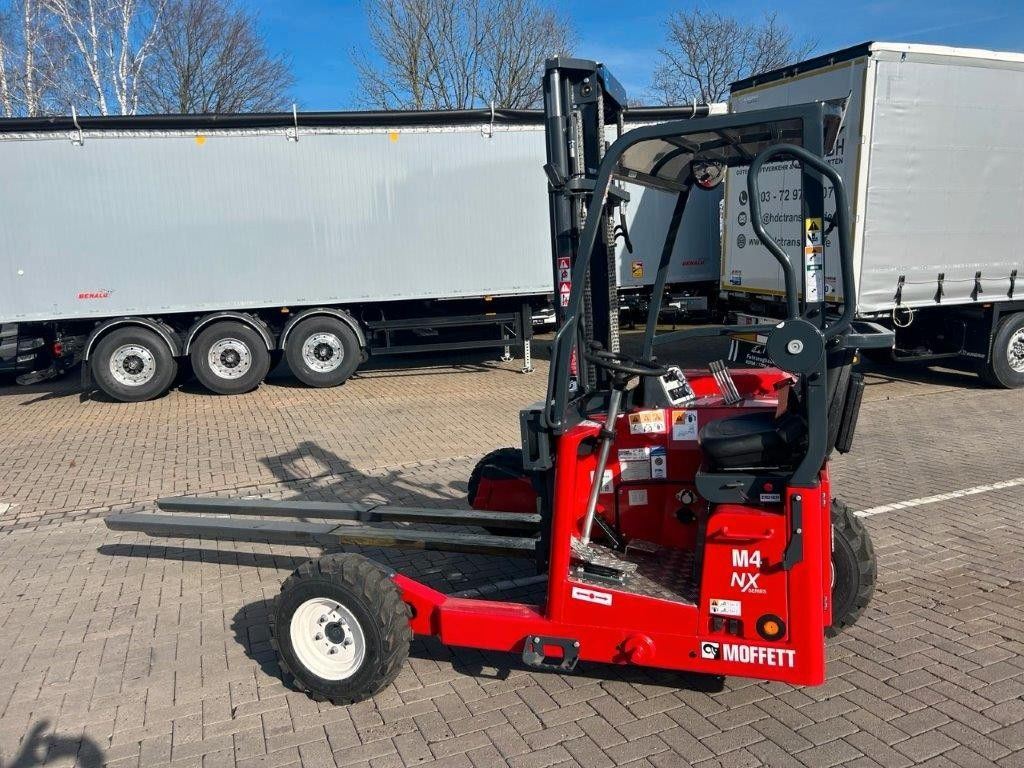 Moffett CARGOTEC - Tragkraft 2.500 kg - Empilhadeira a diesel: foto 2 Moffett CARGOTEC - Tragkraft 2.500 kg - Empilhadeira a diesel: foto 2