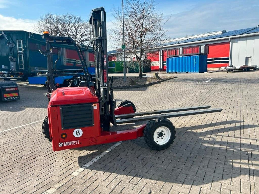 Moffett CARGOTEC - Tragkraft 2.500 kg - Empilhadeira a diesel: foto 3 Moffett CARGOTEC - Tragkraft 2.500 kg - Empilhadeira a diesel: foto 3