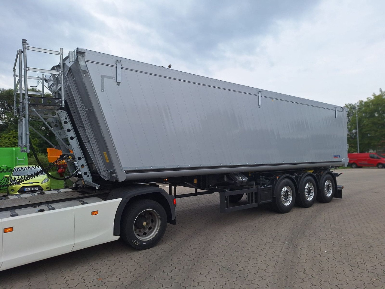Schmitz Cargobull Kipper 52m³ mit gekröpftem Chassis - Semi-reboque basculante: foto 3 Schmitz Cargobull Kipper 52m³ mit gekröpftem Chassis - Semi-reboque basculante: foto 3