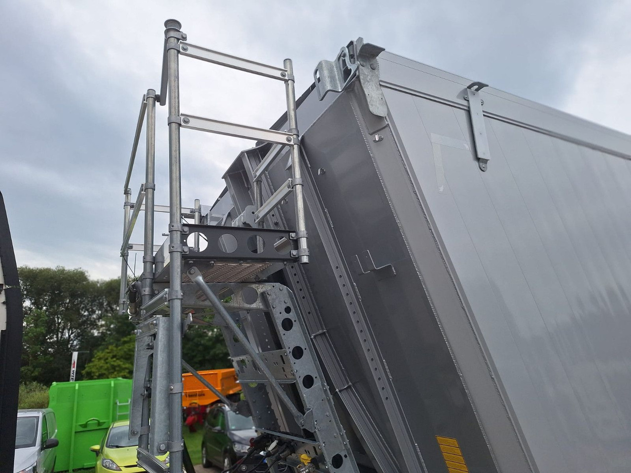 Schmitz Cargobull Kipper 52m³ mit gekröpftem Chassis - Semi-reboque basculante: foto 5 Schmitz Cargobull Kipper 52m³ mit gekröpftem Chassis - Semi-reboque basculante: foto 5