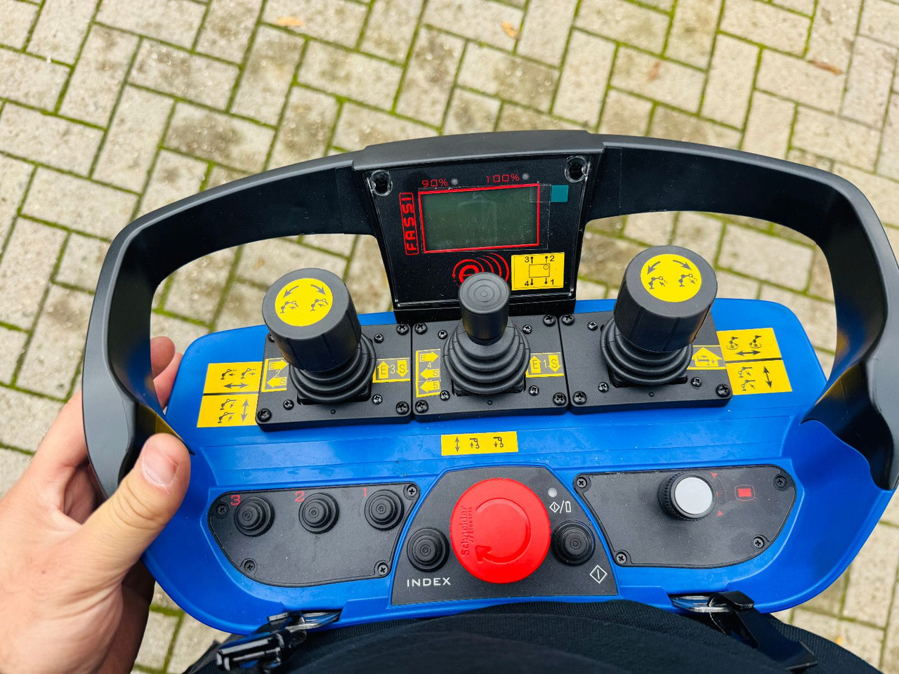 Volvo FH 500 8x4 Kran F820 RA2.27 Jib & Winde Sofort - Tractor: foto 4 Volvo FH 500 8x4 Kran F820 RA2.27 Jib & Winde Sofort - Tractor: foto 4