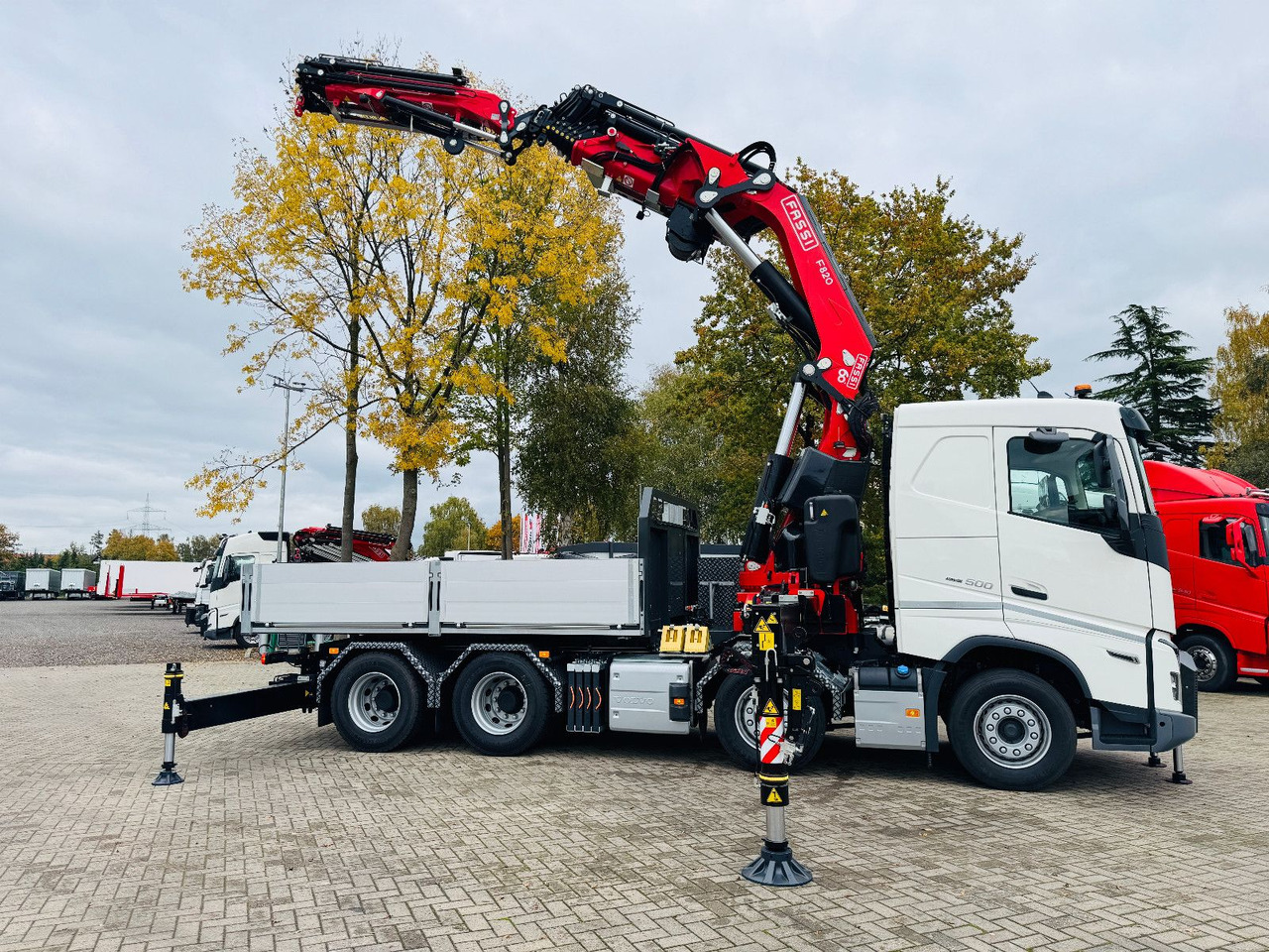 Volvo FH 500 8x4 Kran F820 RA2.27 Jib & Winde Sofort - Tractor: foto 2 Volvo FH 500 8x4 Kran F820 RA2.27 Jib & Winde Sofort - Tractor: foto 2