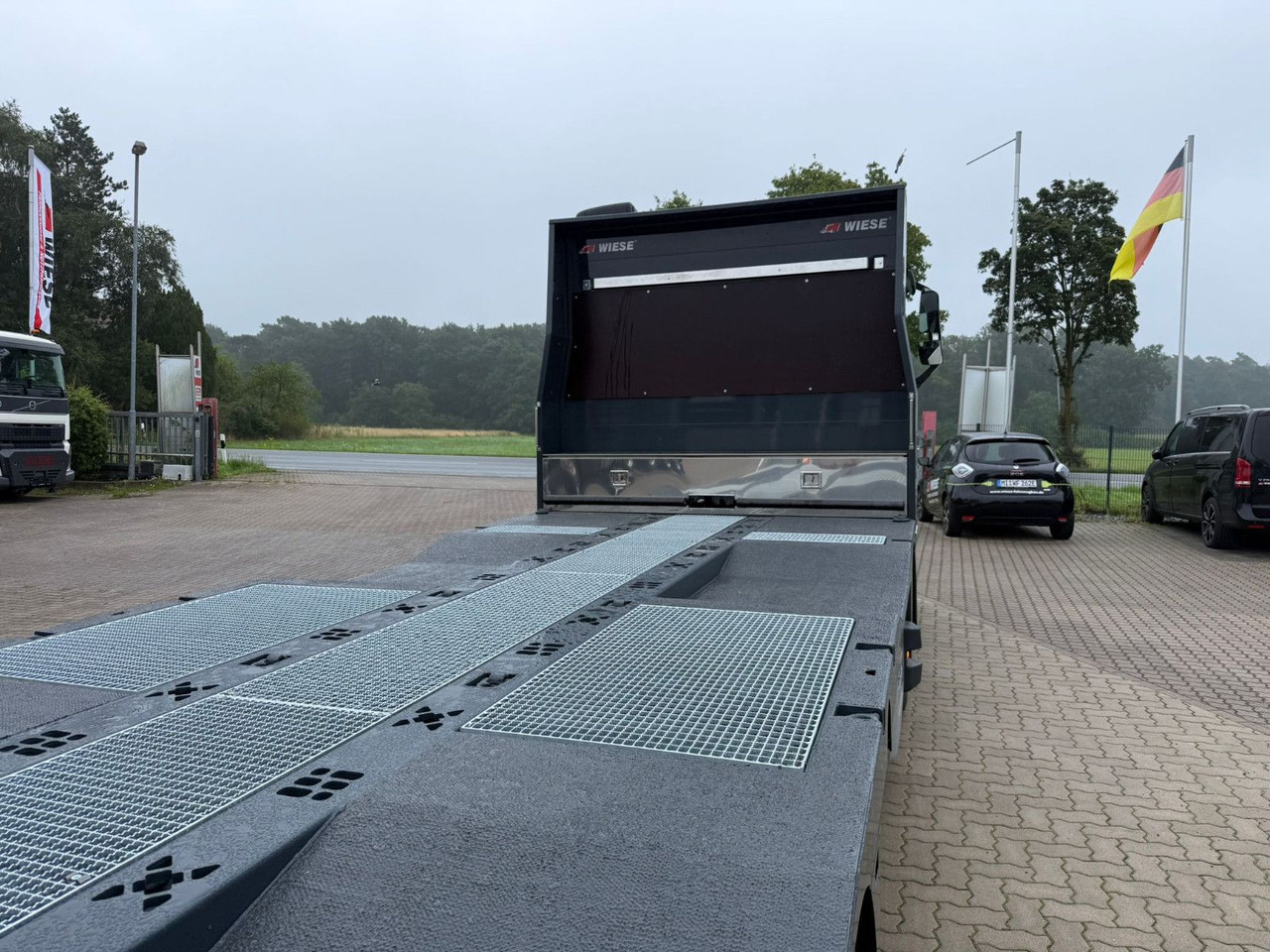 Volvo Arbeitsbühnen Baumaschinentransporter mit Rampen - Camião transporte de veículos: foto 5 Volvo Arbeitsbühnen Baumaschinentransporter mit Rampen - Camião transporte de veículos: foto 5