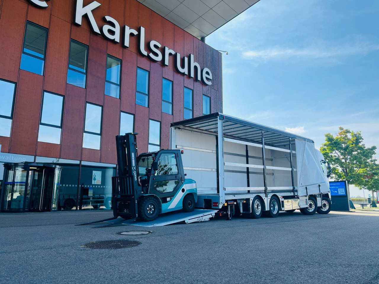 Volvo FH 500 8x2 Arbeitsbühnen Transporter LBW 9t - Caminhão reboque: foto 2 Volvo FH 500 8x2 Arbeitsbühnen Transporter LBW 9t - Caminhão reboque: foto 2