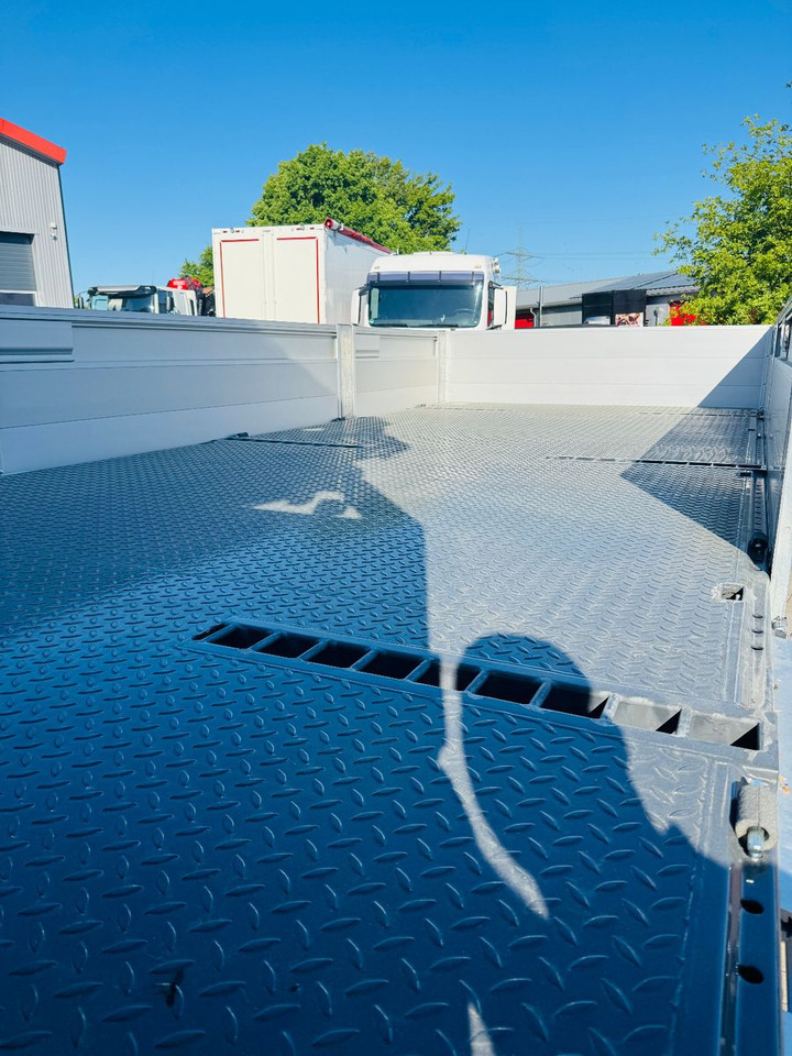 Volvo FH 500 8x2 mit F710RA.2.27 L426 und V20 Winde - Camião de caixa aberta/ Plataforma, Camião grua: foto 4 Volvo FH 500 8x2 mit F710RA.2.27 L426 und V20 Winde - Camião de caixa aberta/ Plataforma, Camião grua: foto 4