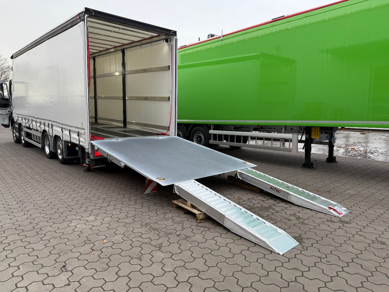 Volvo FH 500 Gabelstaplertransporter LBW 9t Dhollandia - Caminhão reboque: foto 5 Volvo FH 500 Gabelstaplertransporter LBW 9t Dhollandia - Caminhão reboque: foto 5