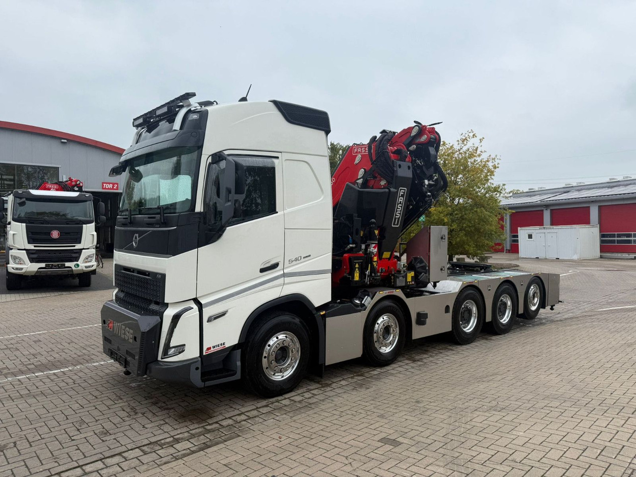 Volvo FH540 10x4 mit F1150 Ladekran, Sattelzugmaschine - Camião grua: foto 2 Volvo FH540 10x4 mit F1150 Ladekran, Sattelzugmaschine - Camião grua: foto 2