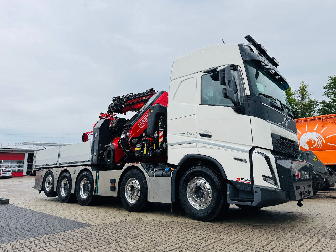 Volvo FH540 10x4 mit F1150 Ladekran, Sattelzugmaschine - Camião grua: foto 1 Volvo FH540 10x4 mit F1150 Ladekran, Sattelzugmaschine - Camião grua: foto 1