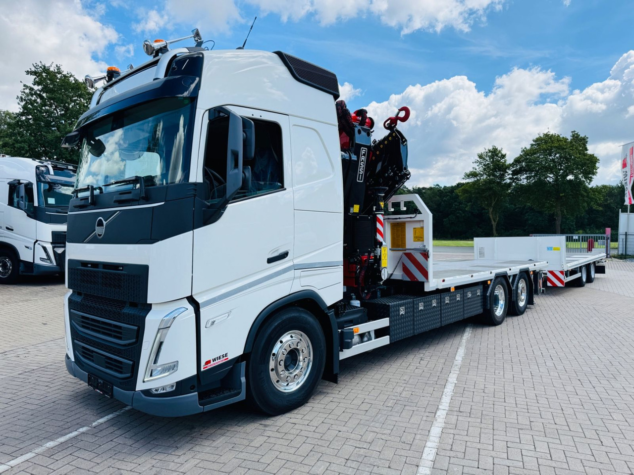 Volvo FH540 6x2 Containerpritsche mit F545RA.2.26 - Camião de caixa aberta/ Plataforma, Camião grua: foto 2 Volvo FH540 6x2 Containerpritsche mit F545RA.2.26 - Camião de caixa aberta/ Plataforma, Camião grua: foto 2