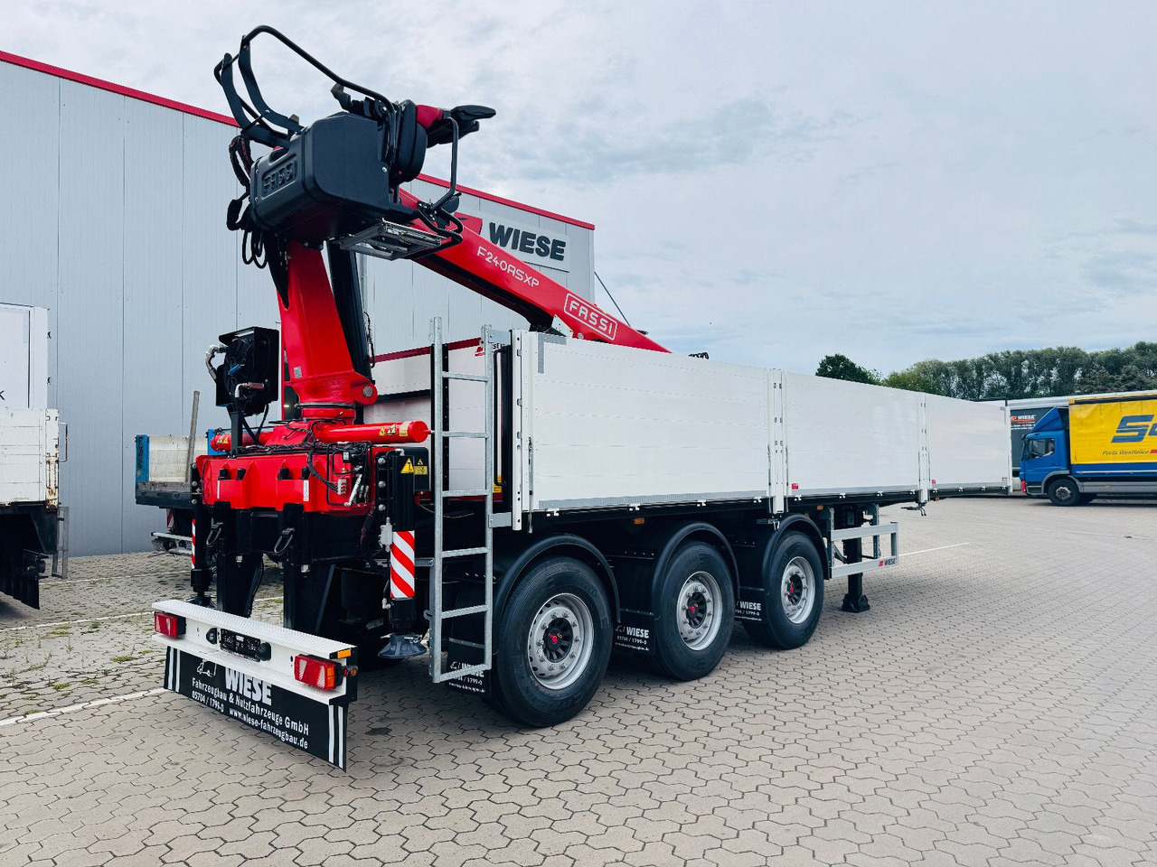 Wiese Baustoffauflieger - Heckkran Kran Fassi - Semi-reboque plataforma/ Caixa aberta: foto 4 Wiese Baustoffauflieger - Heckkran Kran Fassi - Semi-reboque plataforma/ Caixa aberta: foto 4