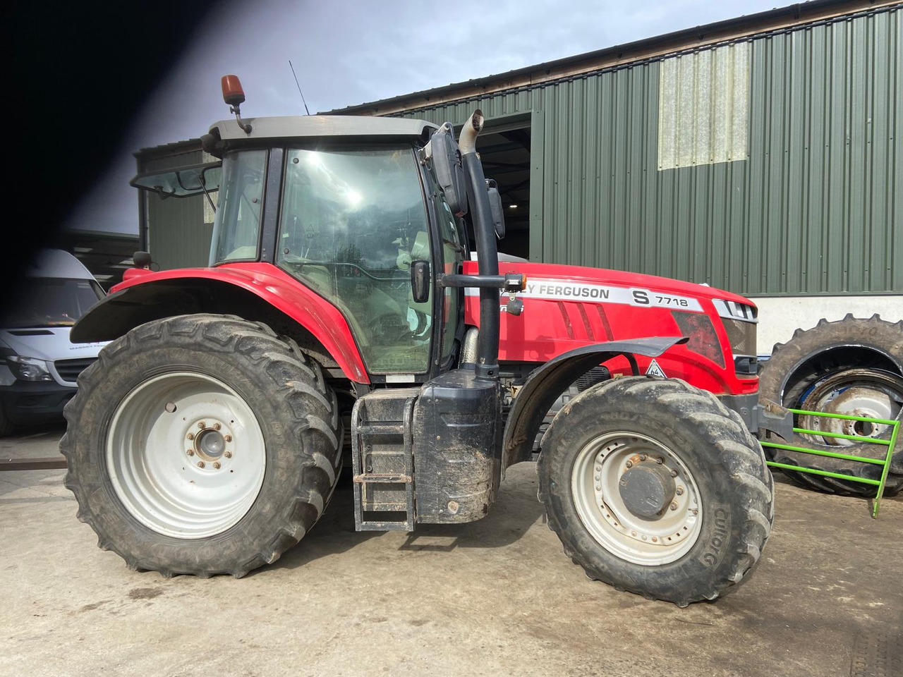 MASSEY FERGUSON 7718s - Trator: foto 1 MASSEY FERGUSON 7718s - Trator: foto 1